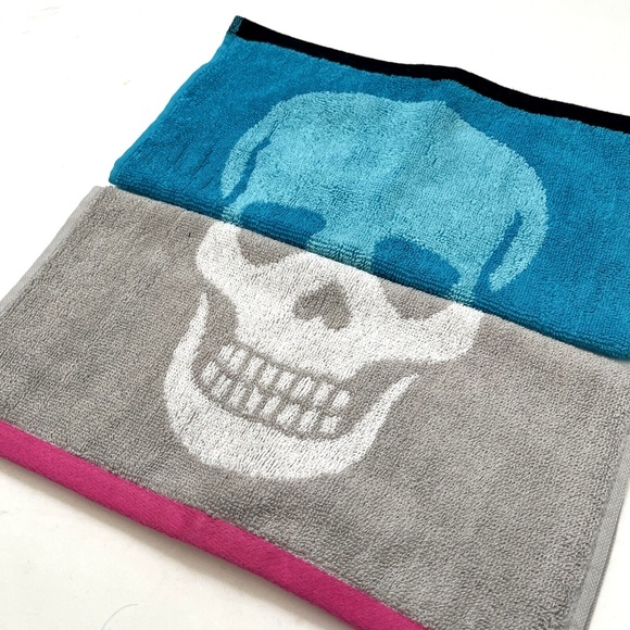 NWT 2PC BETSEY JOHNSON His & Hers Wash Face Towel Skulls Halloween Gray Blue - Picture 1 of 5